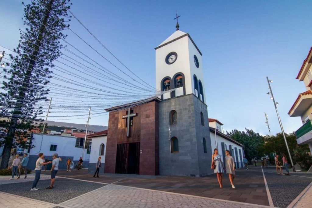 Recreación 3D del aspecto final del entorno de la iglesia tras la remodelación. DA