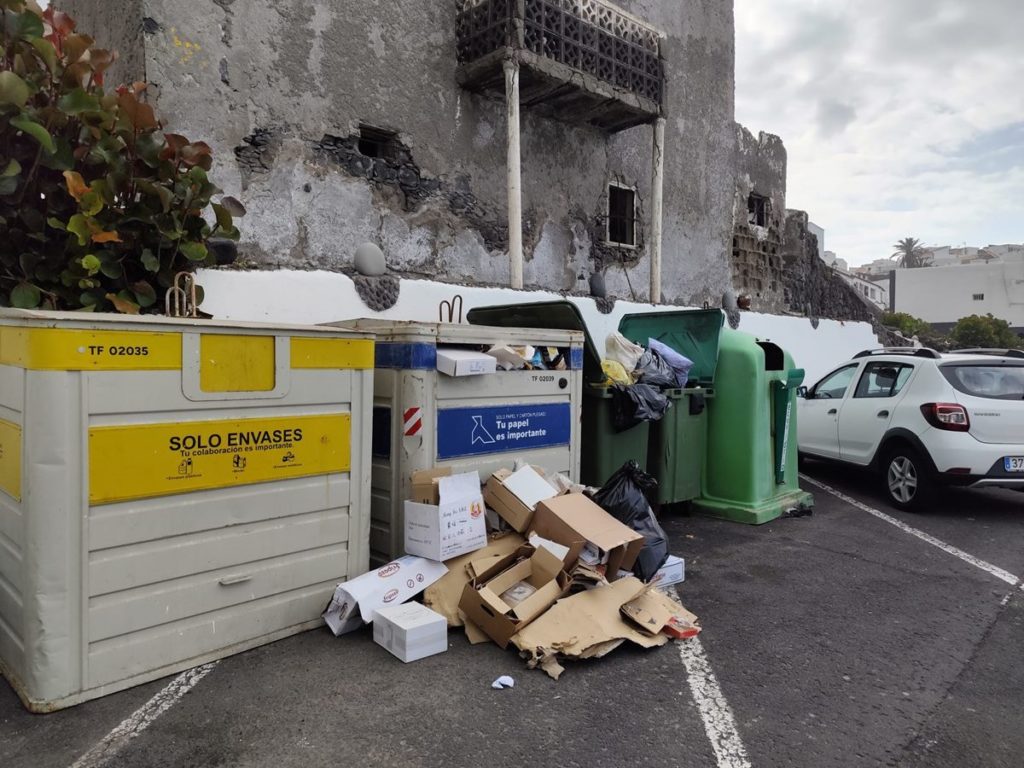 Vecinos del litoral de San Juan de La Rambla salen a la calle para "visibilizar" su abandono
