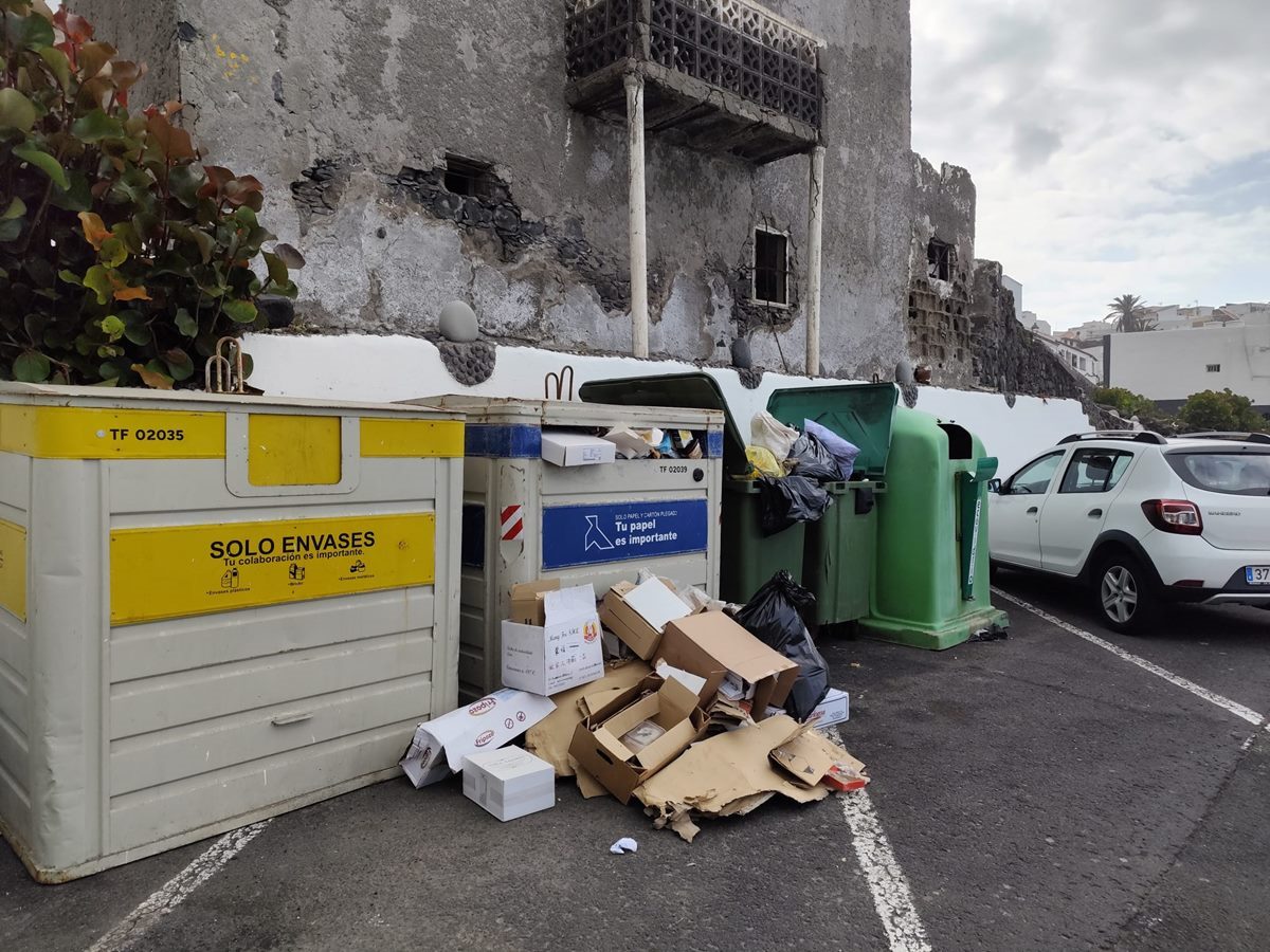 Vecinos del litoral de San Juan de La Rambla salen a la calle para "visibilizar" su abandono