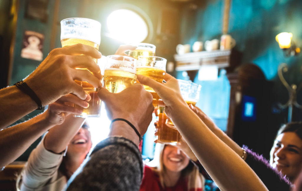 Ni Mahou ni Estrella Galicia: esta es la cerveza que triunfa en Canarias en 2025
