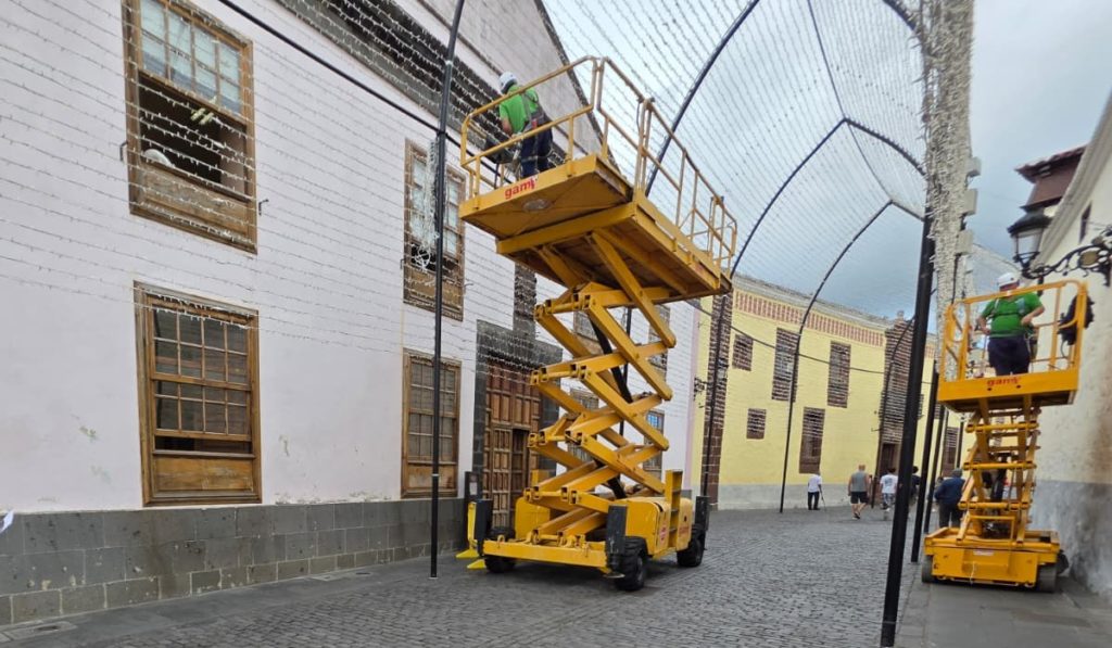 Ya es Navidad en La Laguna: arranca el montaje de su icono más famoso de las fiestas
