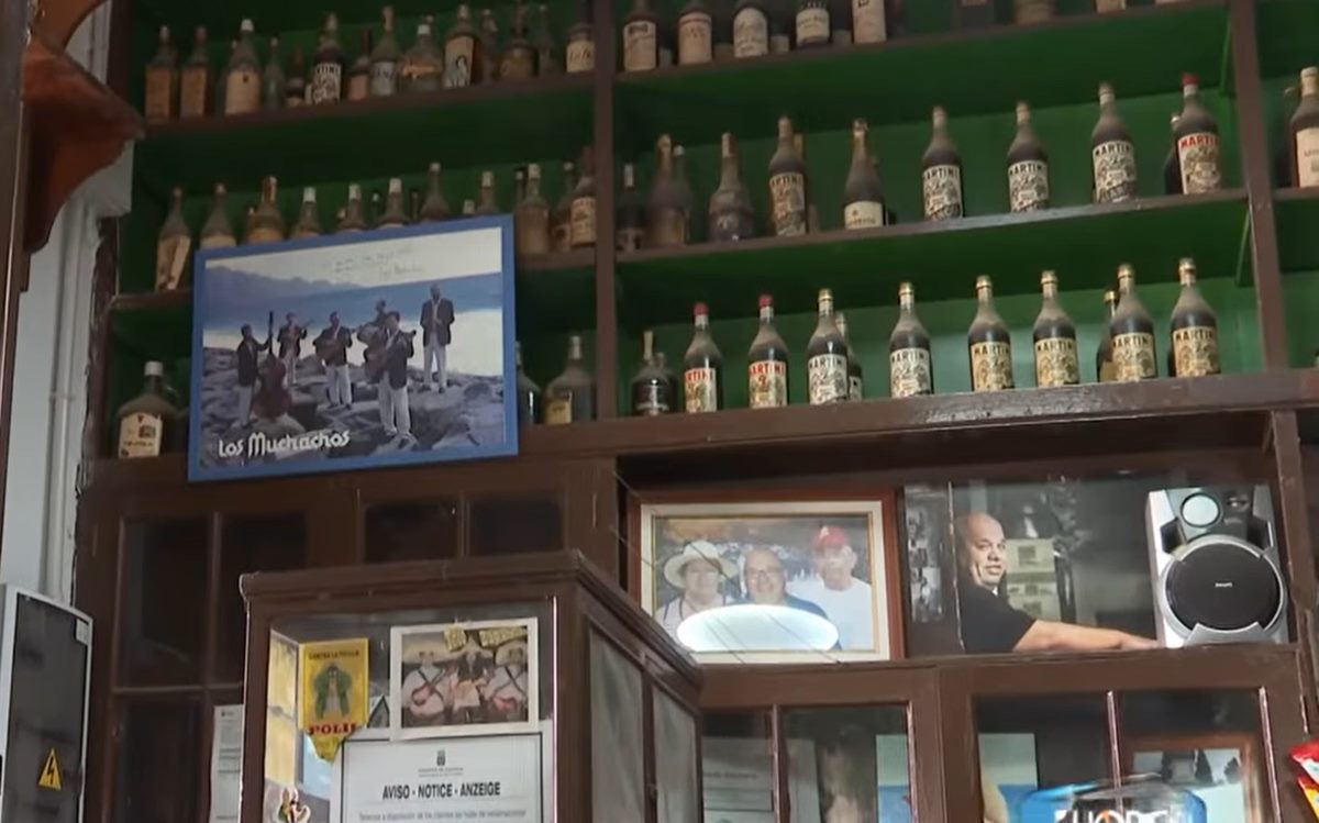 Así es el bar más antiguo de Canarias: más de 150 años y con el suelo lleno de cáscaras