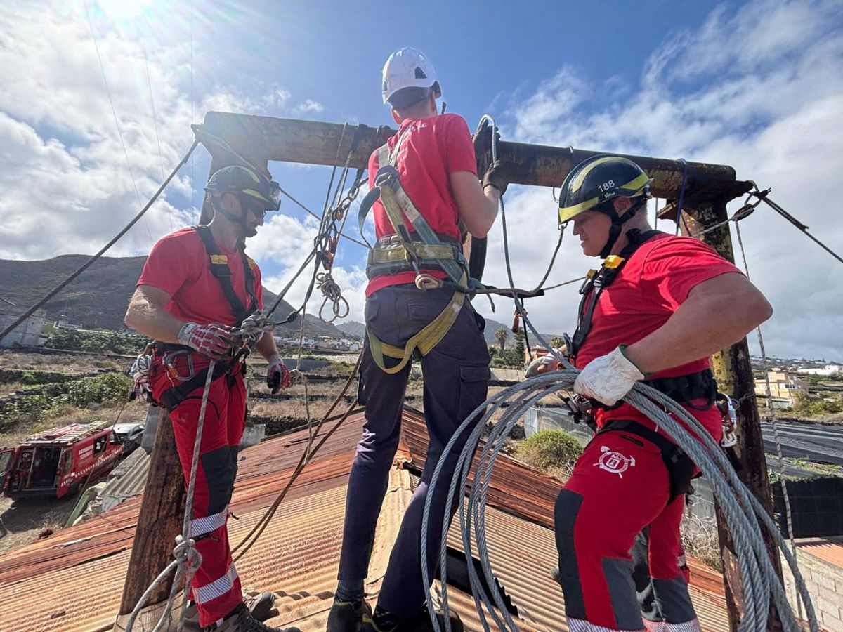 Un rescate inédito a 126 metros de profundidad: el operativo que los Bomberos de Tenerife nunca olvidarán
