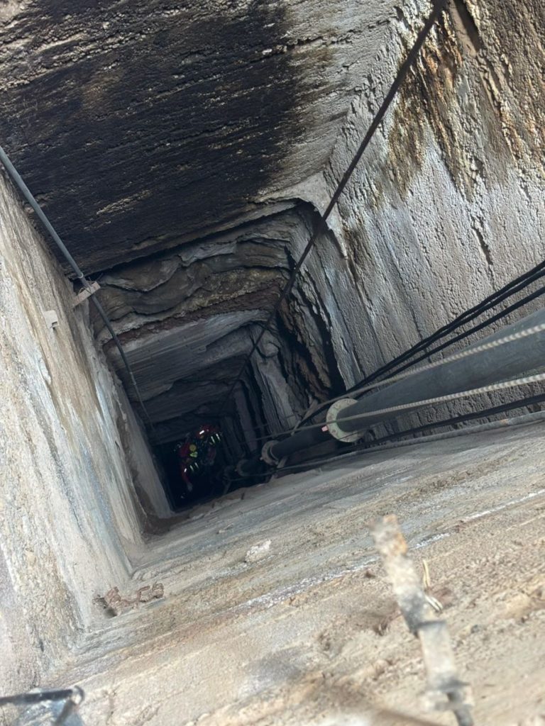 Un rescate a 126 metros de profundidad en Tenerife. Bomberos de Tenerife