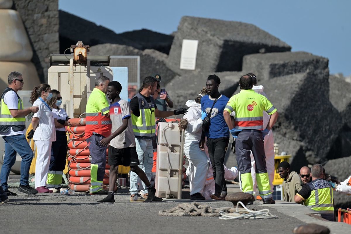 El Gobierno asegura que cumplirá el auto del Supremo y pide a Canarias los expedientes para trasladar a menores migrantes