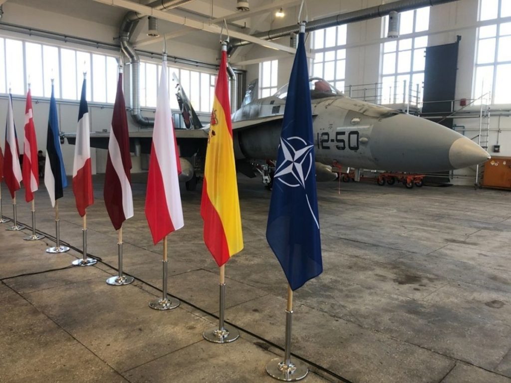 La OTAN despliega cazas españoles para interceptar aviones rusos en Lituania. EP