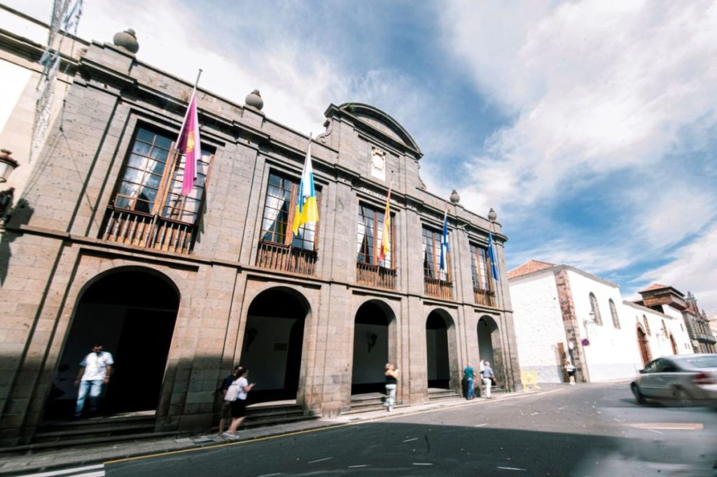 El Ayuntamiento de La Laguna acata la resolución que anula la adjudicación del alumbrado público