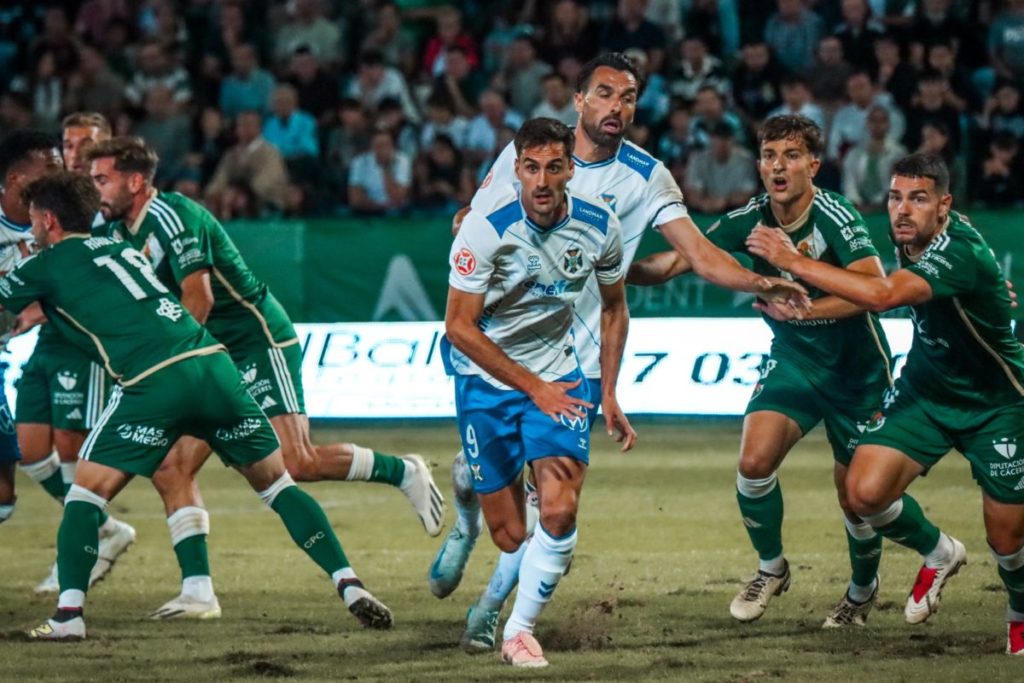 El Cacereño rompe la racha triunfal del CD Tenerife (0-0)
