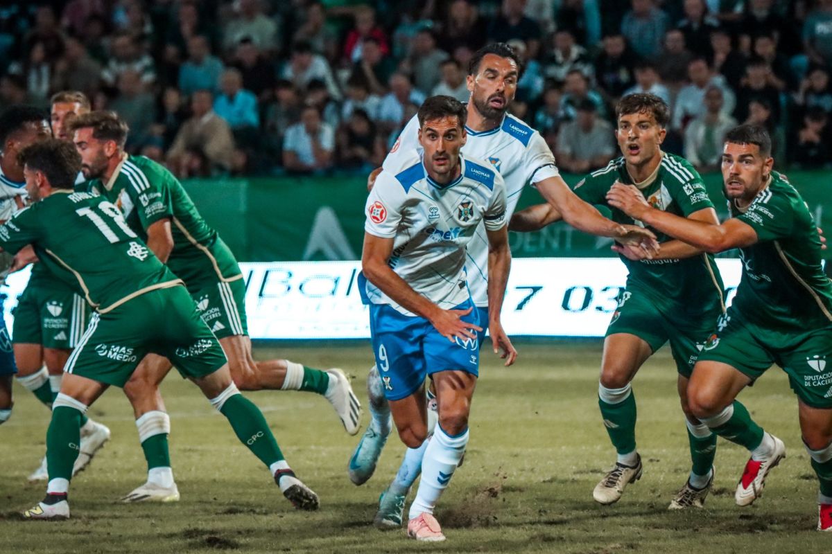 El Cacereño rompe la racha triunfal del CD Tenerife (0-0)