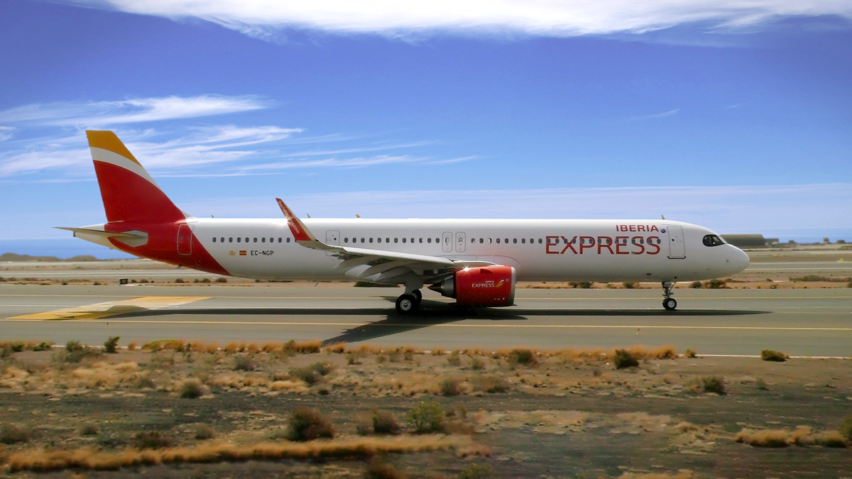 Iberia lanza vuelos desde Canarias a Madrid por 13 euros