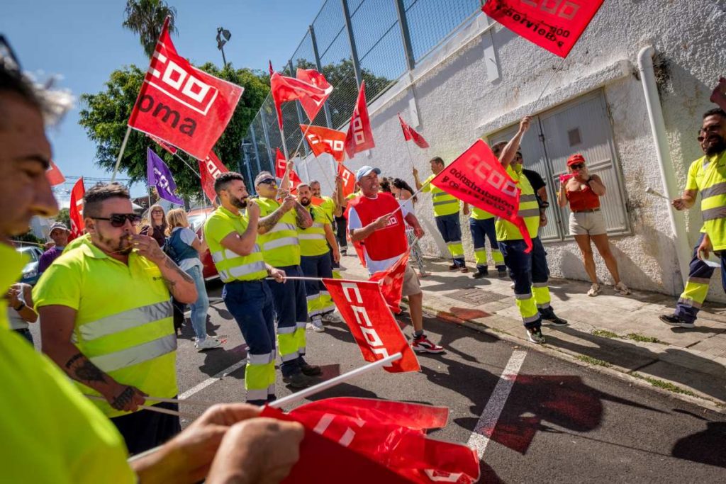 La plantilla de Urbaser amenaza con ir a la huelga en Navidad en estos 6 municipios de Tenerife