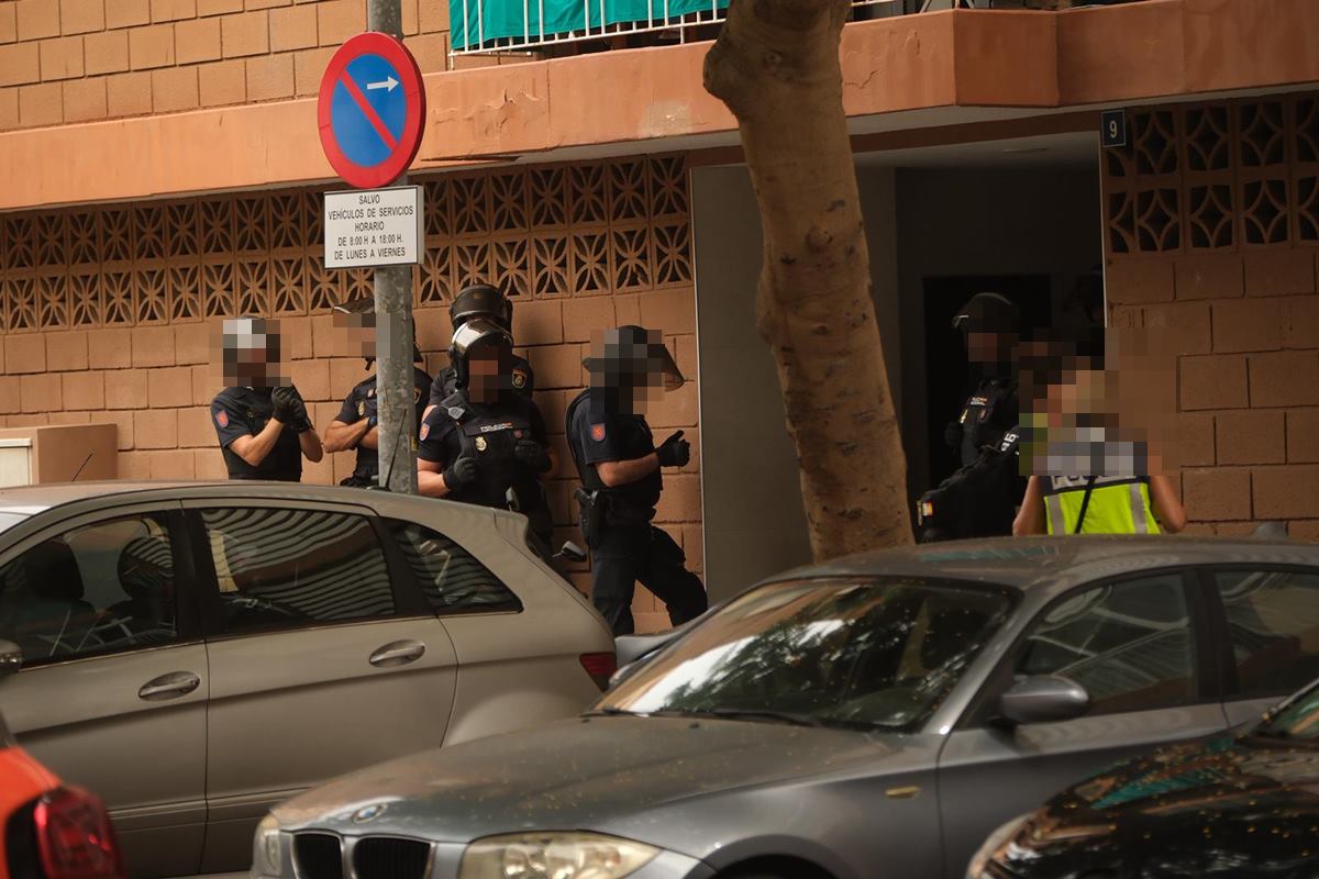 Un hombre se atrinchera en una casa en Tenerife: la policía descarta que tenga una rehén