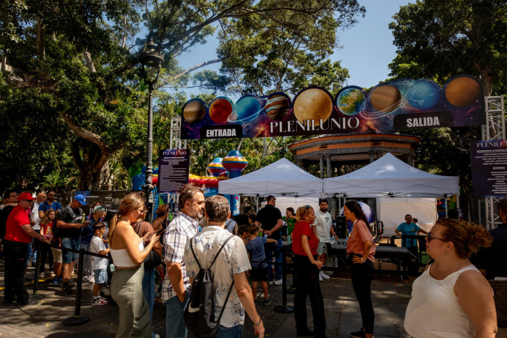 Una constelación de actividades dinamiza el centro de Santa Cruz