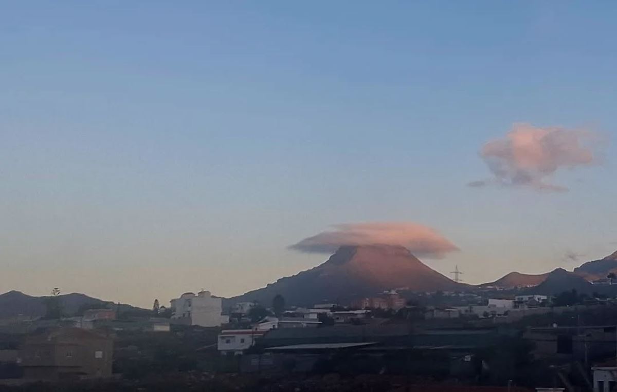 El roque de Ichasagua amanece con un curioso sombrero: este es su significado