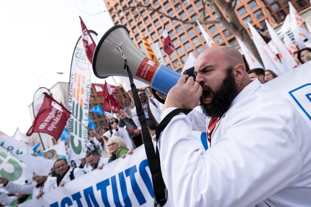 Los médicos canarios inician cuatro días de su tercera huelga del año