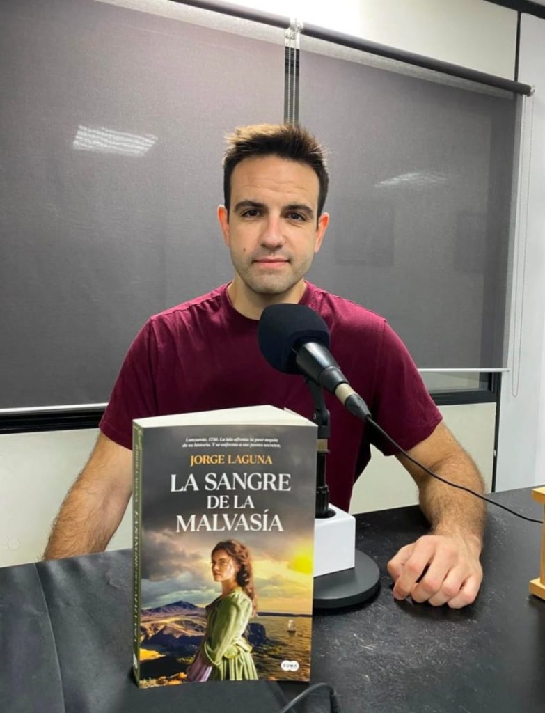 Jorge Laguna muestra su última obra, La sangre de la malvasía. DA