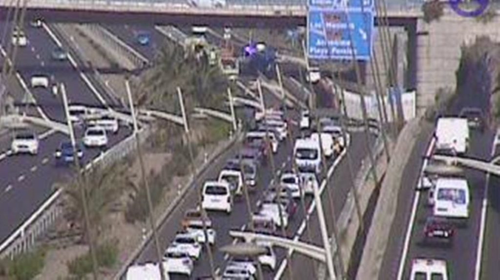 Una joven se precipita desde un puente a la TF-1