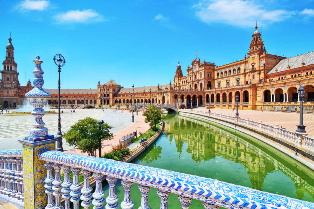 Canarias y Andalucía, unidas por la historia y el aire