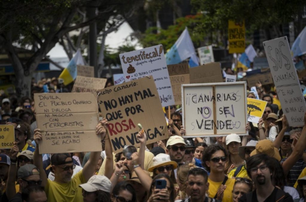 Un nuevo informe desvela por qué los turistas británicos siguen viniendo a Canarias pese a las protestas: "Son clave"