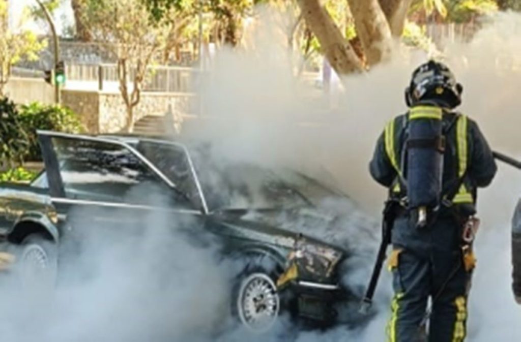 Intervienen en el incendio en un vehículo en Santa Cruz de Tenerife