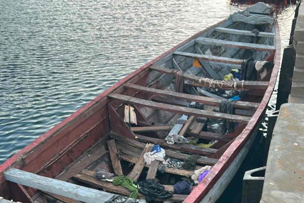 Dos fallecidos en un cayuco recatado en Canarias
