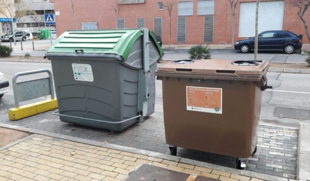 Hallan el cadáver de un hombre en un contenedor de basura