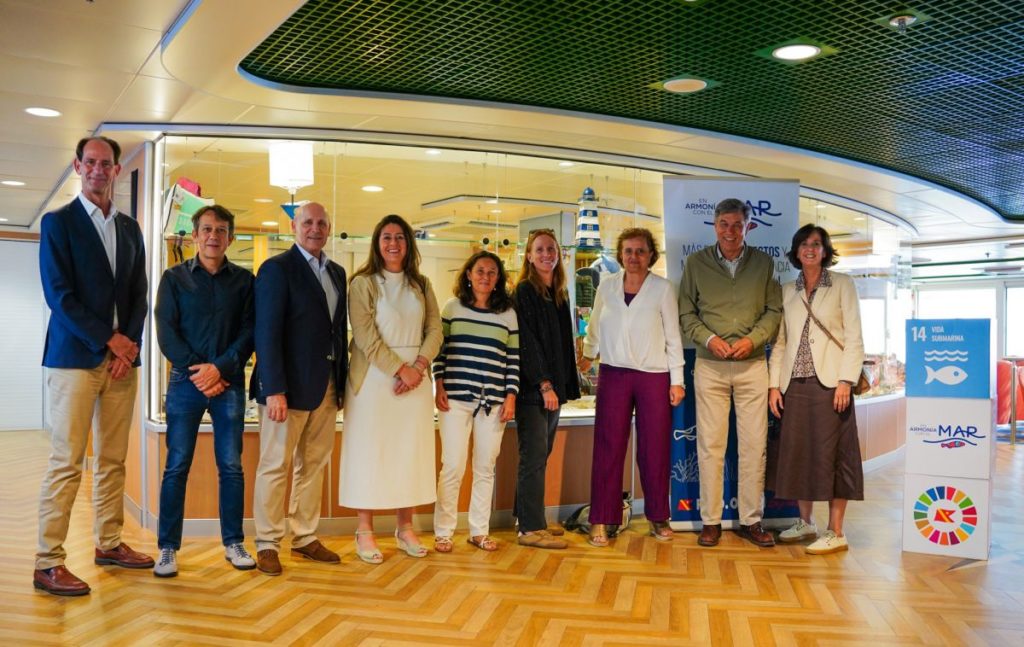 Fred. Olsen Express organiza una jornada sobre la protección de cetáceos