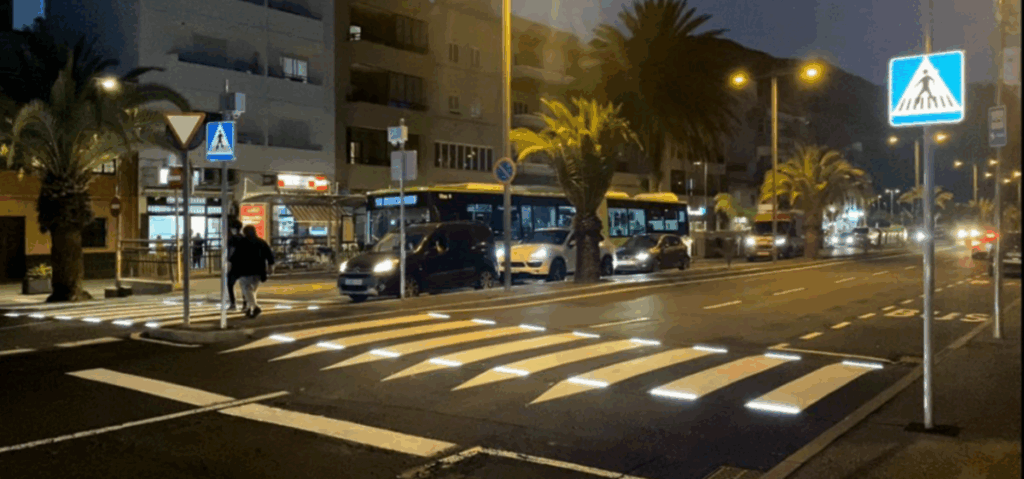 Paso de peatones inteligente en la avenida Tres de Mayo de la capital tinerfeña. DA