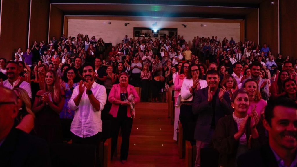 El público del Auditorio se puso en pie para aplaudir a los premiados.