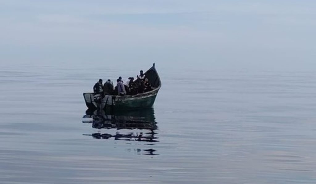 Rescatan una patera cerca de Canarias y otra frente a las costas marroquíes