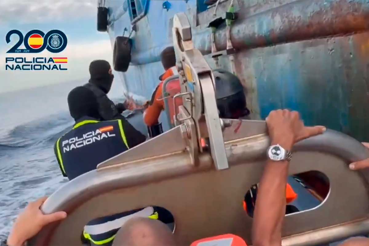 Interceptan un ‘súperalijo’ de 4.000 kilos de cocaína en un mercante cerca de Canarias