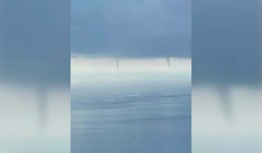 Susto entre los tinerfeños por 'pequeños tornados' en la costa. Vía Twitter Roberto Pérez