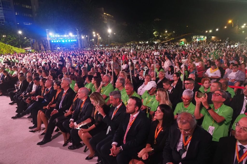 La imagen de La Candelaria llega a Santa Cruz tras una peregrinación multitudinaria