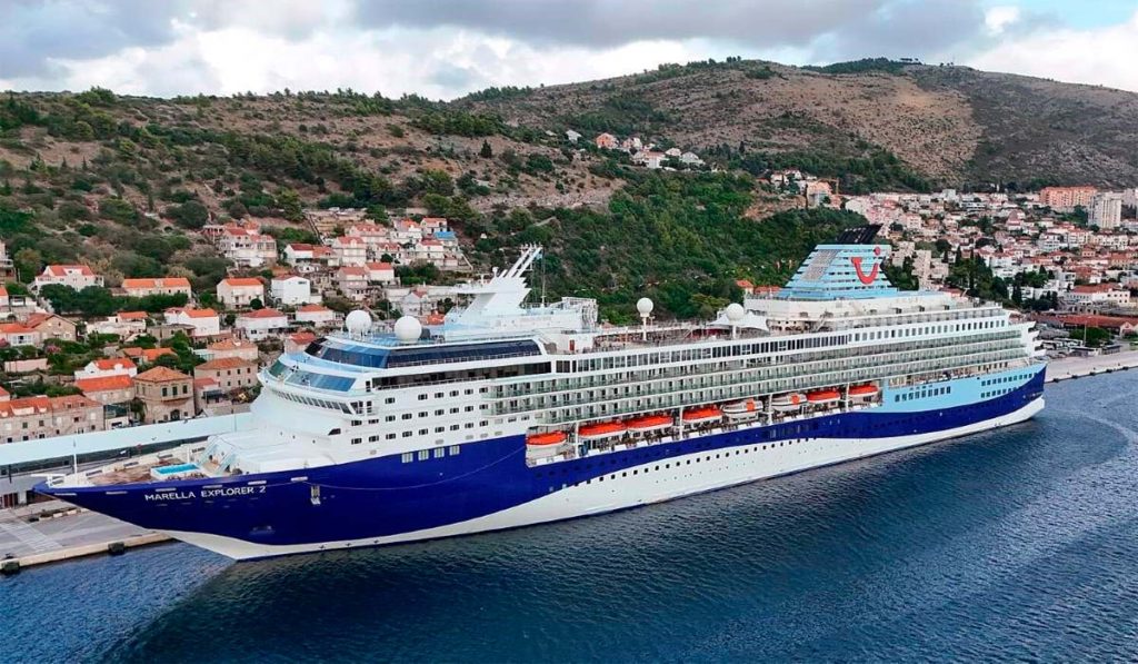 Buscan en Canarias a un pasajero que cayó al mar desde un crucero