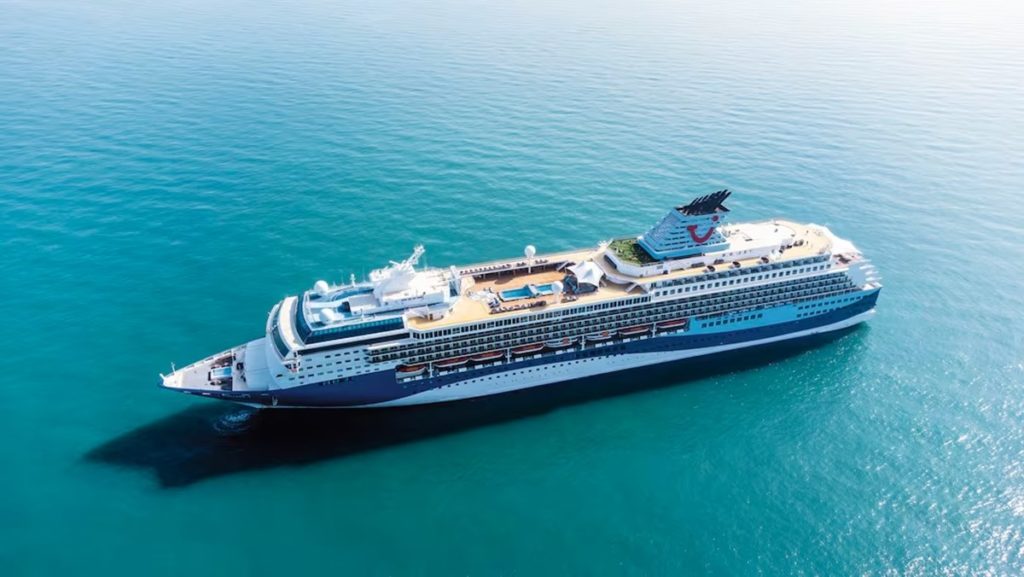 Todo lo que se sabe hasta el momento del hombre que cayó desde un crucero a aguas canarias: tiene 76 años