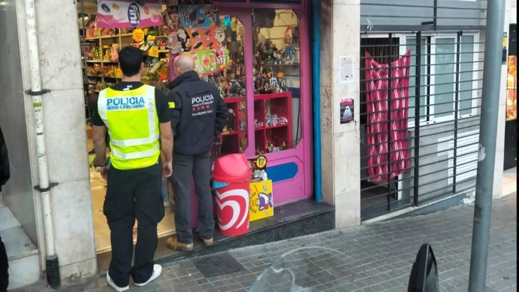 Detienen al responsable de una tienda de golosinas por vender cocaína en el interior