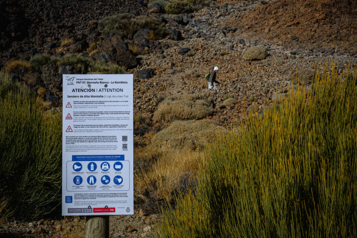 Panel informativo en el Parque Nacional del Teide