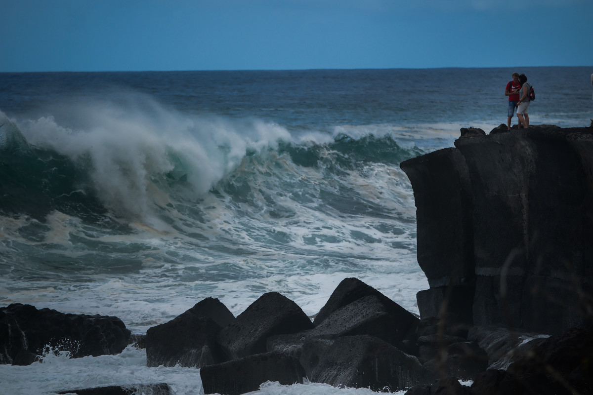 La Aemet activa avisos este martes en varias zonas de Canarias: llegan olas de 4 metros