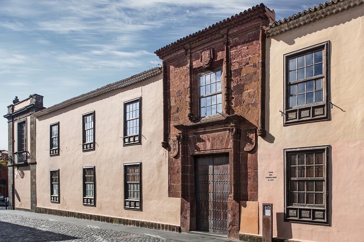 La Casa del Corregidor, el 'edificio rojo' que es uno de los más antiguos de Canarias
