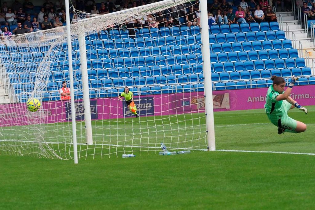 El Costa Adeje Tenerife Egatesa rescata un punto en el Heliodoro ante el Granada (2-2)