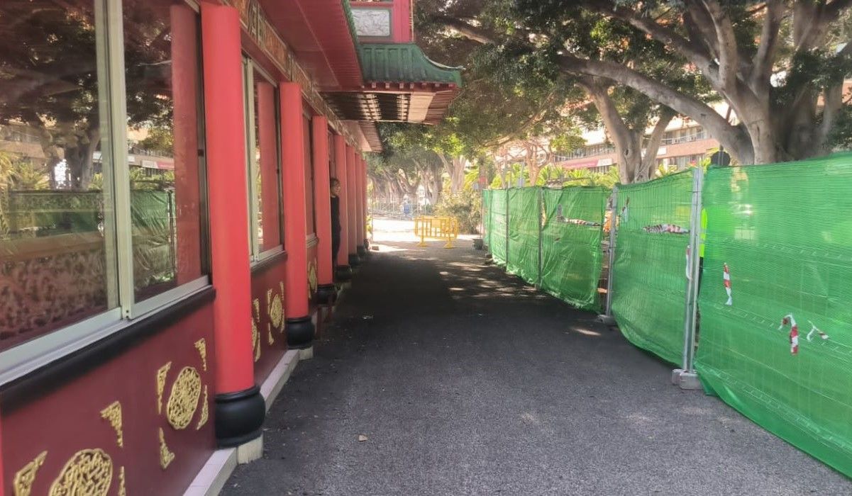 El restaurante China en la avenida de Anaga tendrá doble acceso al local tras quedar aislado por la obra