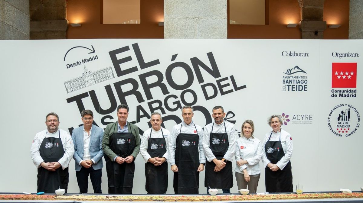 Santiago del Teide hornea un récord mundial: turrón kilométrico con sabor local
