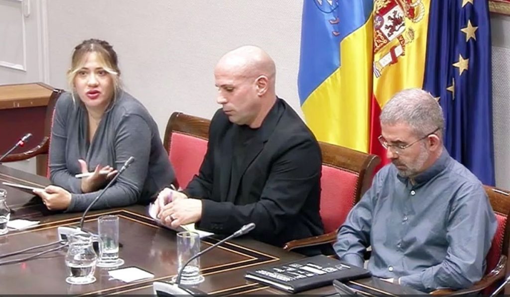 Familias adoptivas de Canarias ven caótica la gestión de menores