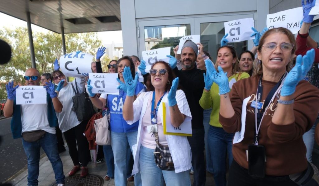 Los auxiliares de enfermería de Canarias denuncian precariedad y piden que se cumpla la ley
