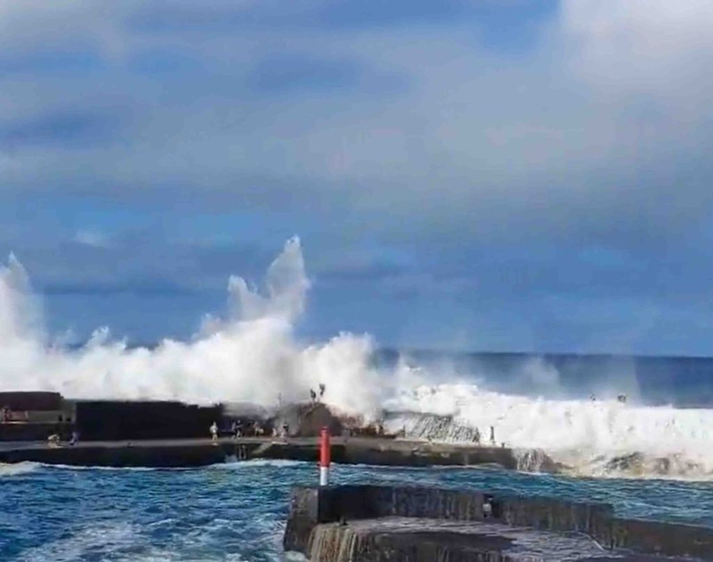 Tres muertos y 15 heridos en una trágica jornada en la costa de Tenerife