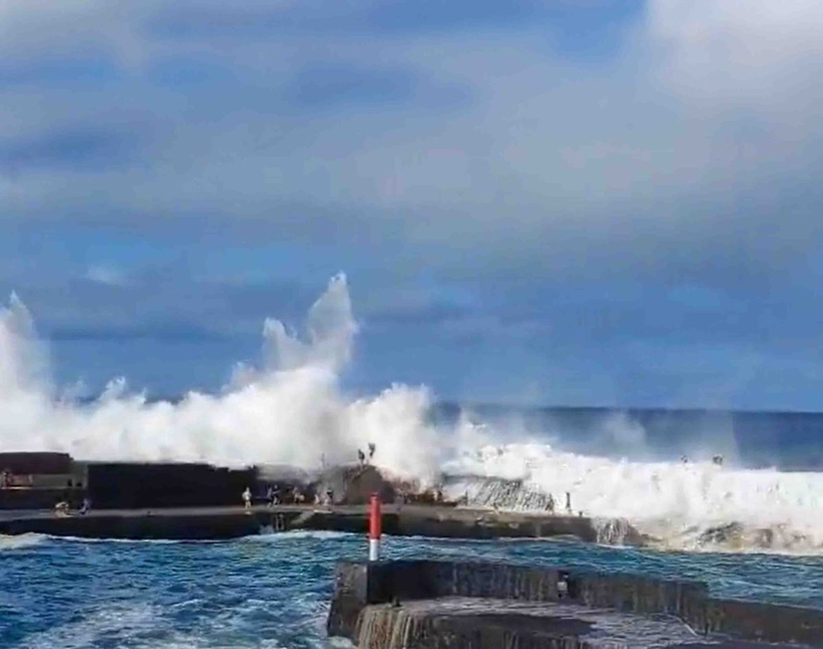 Tres muertos y 15 heridos en una trágica jornada en la costa de Tenerife