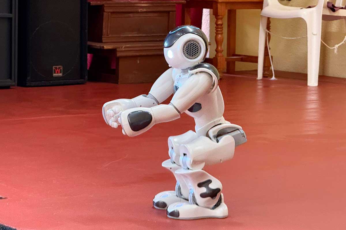 Revolución en el cuidado de mayores en La Laguna: un robot se suma al equipo del Centro Acaymo
