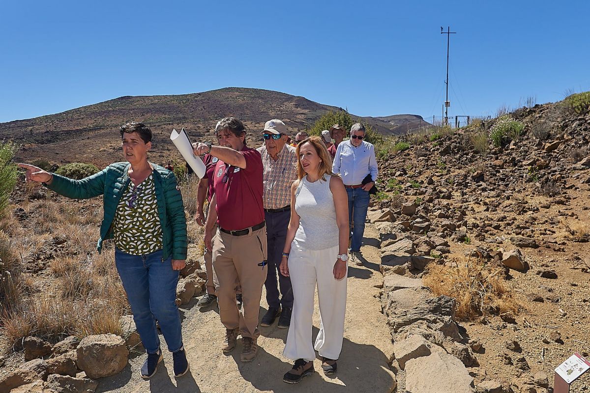 La presidenta del Cabildo de Tenerife, durante una visita al parque nacional.