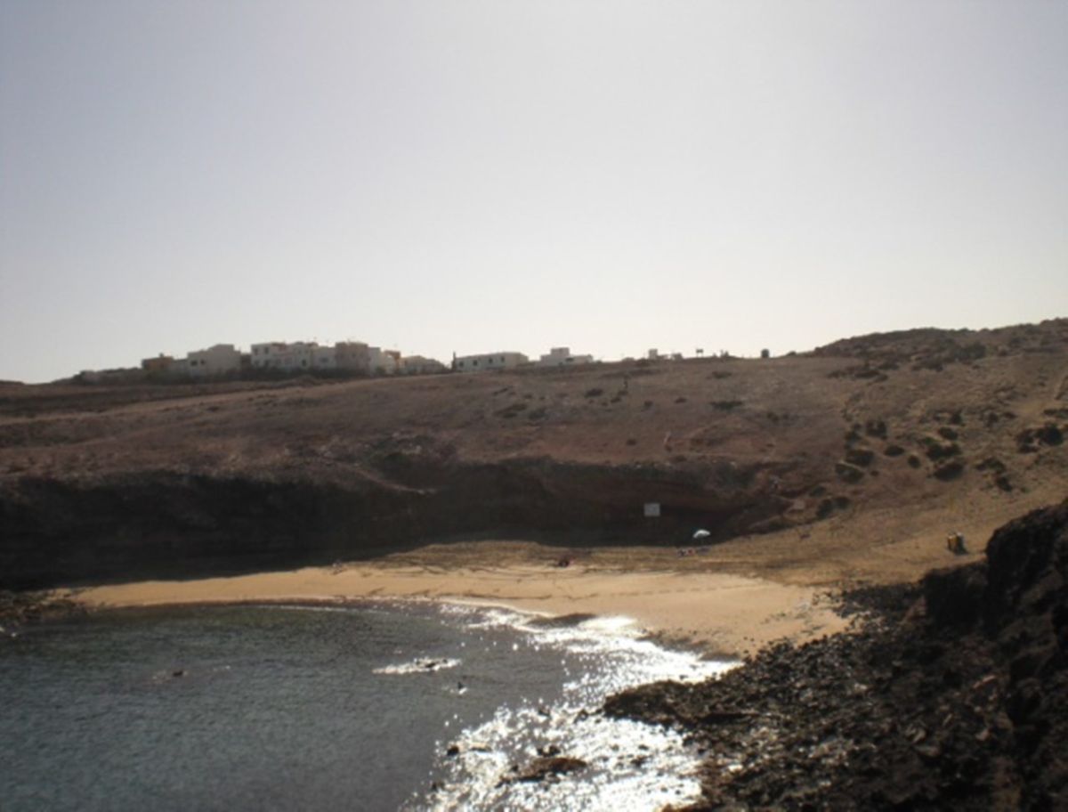 Nuevas playas afectadas por el vertido en Canarias