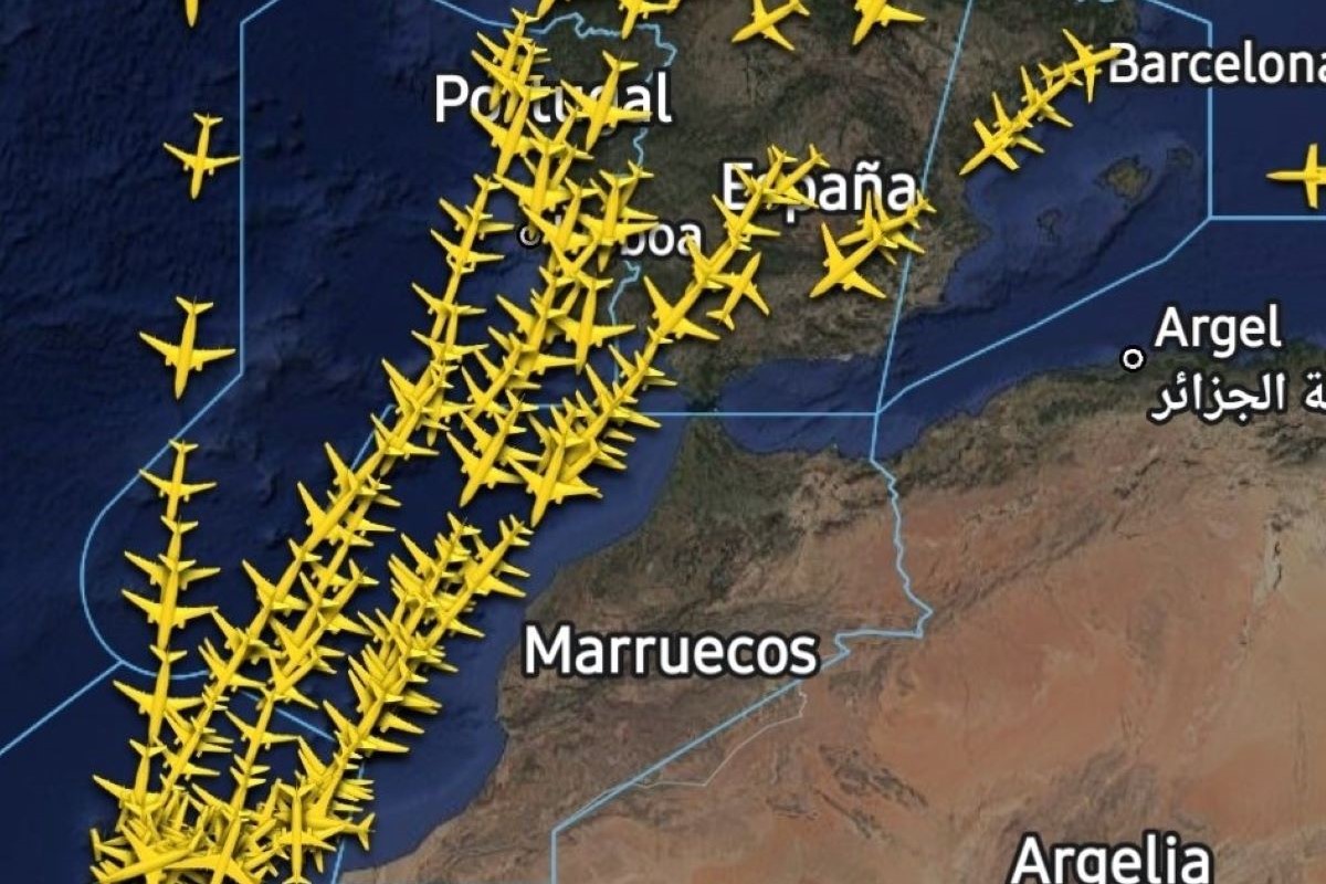 La imagen del día: así se ve el intenso tráfico aéreo que llega a Canarias